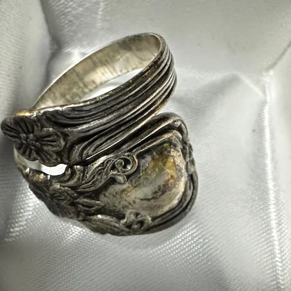 Avon vintage Silver Floral Ring - Picture 3 of 10